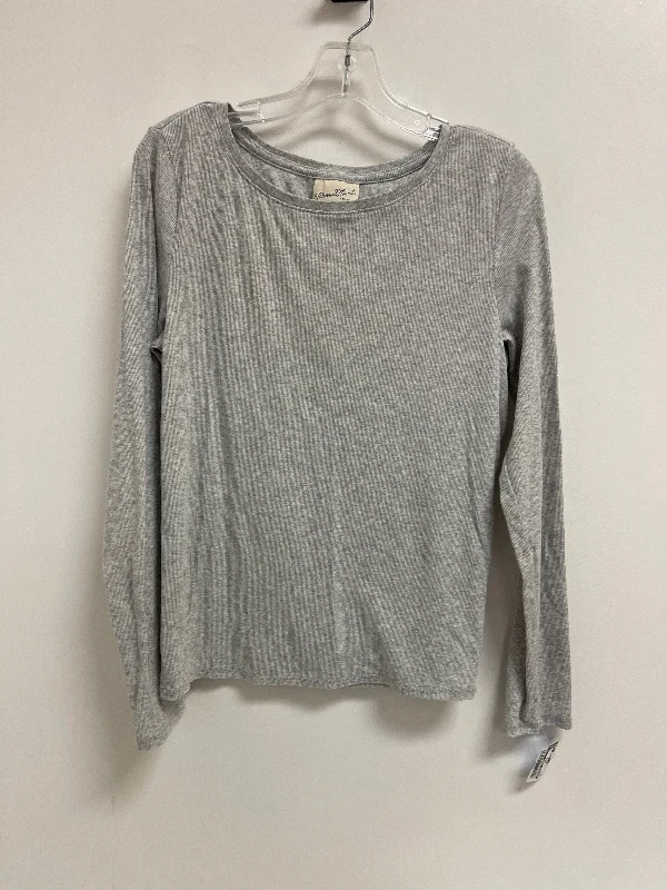 women's tops for those who want to add a bit of flair and personality to their looksTop Long Sleeve By Universal Thread In Grey, Size: L