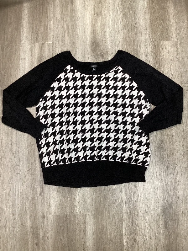 women's tops for those who want to stay updated with the latest fashion trendsTop Long Sleeve By Torrid In Black & White, Size: 3x