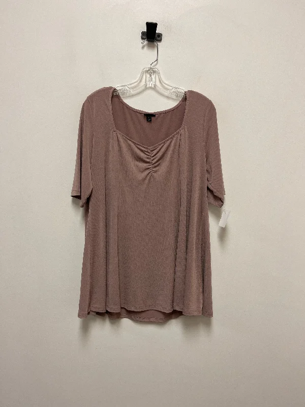 women's tops for those who want to wear versatile pieces that can be dressed up or downTop 3/4 Sleeve By Torrid In Brown, Size: 1x