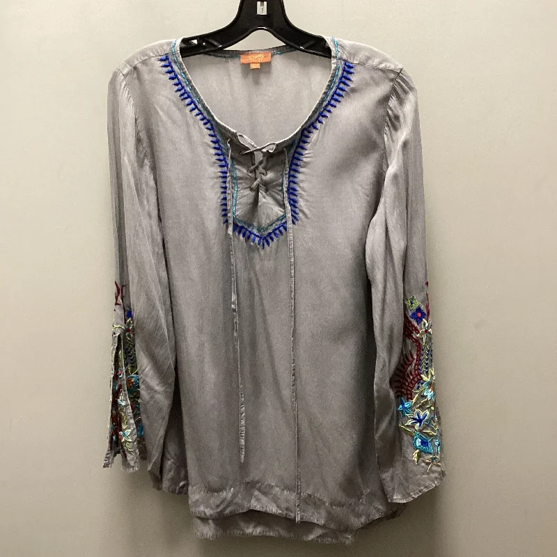 women's tops for those who want to wear versatile pieces that can be dressed up or downTop Long Sleeve By SCULLY In Grey, Size: L