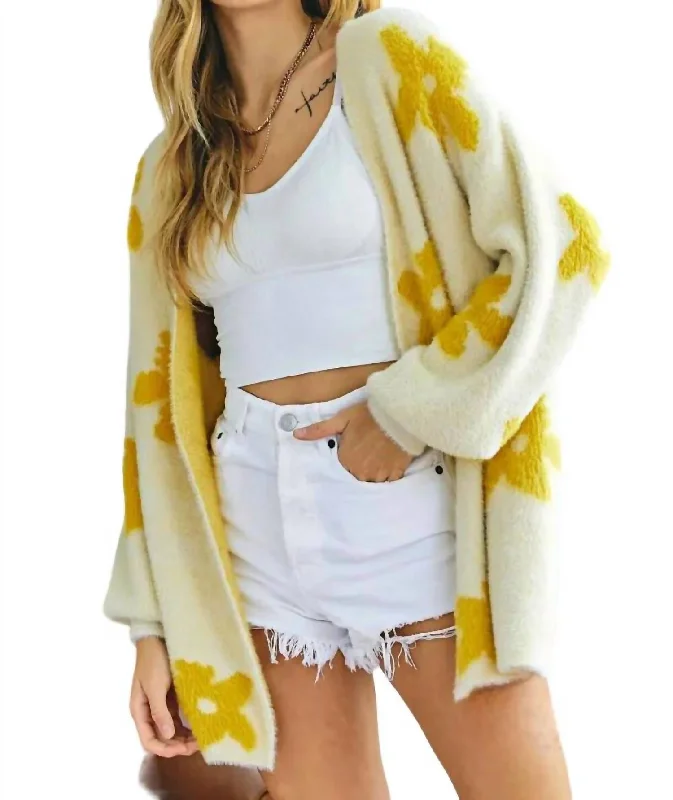 Casual SweatersAurora Floral Printed Cardigan In Yellow