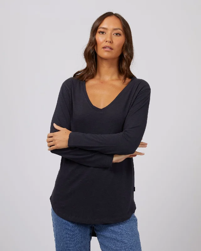 women's tops for those who want to stay on top of the latest fashion trends and wear pieces that are both stylish and on-trendSilent Theory Marvellous Long Sleeve