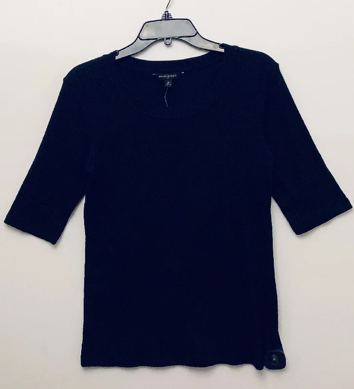 women's tops for those who want to add a touch of sophistication to their casual attireTop Short Sleeve By Banana Republic In Black, Size: M