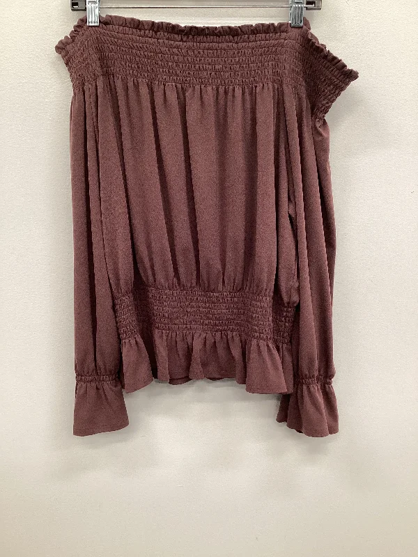 women's tops for those who want to stay cool and chic during warmer weatherTop Short Sleeve By Express In Brown, Size: Xl